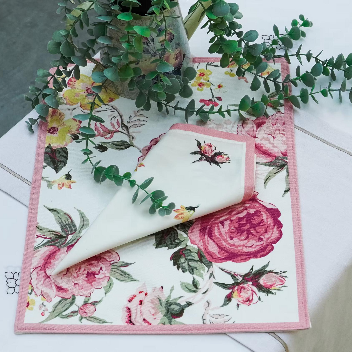 Aureum Rose Garden Mats and Napkins (set of 6)